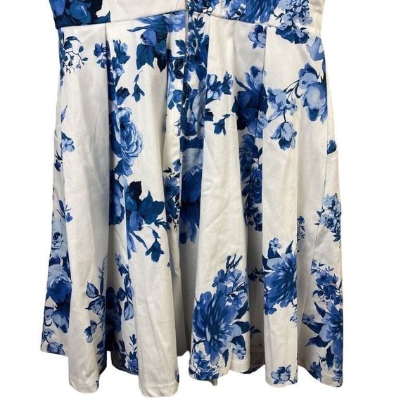 Jun & Ivy Dress Floral Fit And Flare White Blue Lined V Neck Strap Knit S New - Picture 7 of 14